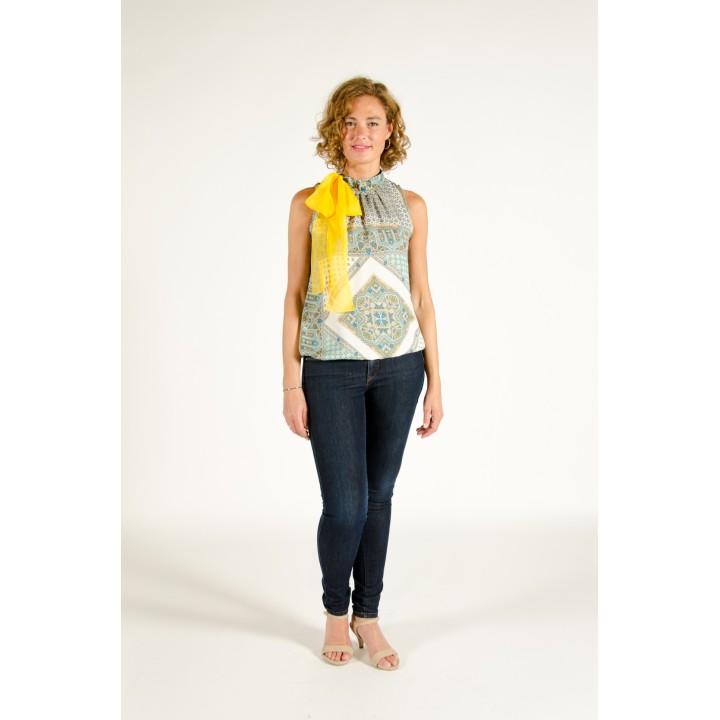 Blusa halter sin mangas